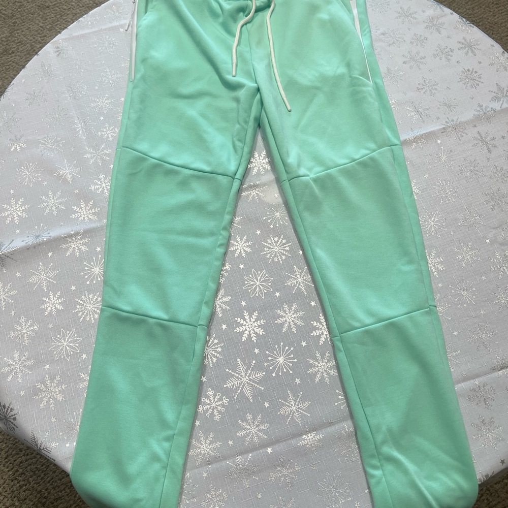 Green Jogger Sweatpants with Lightweight Fabric